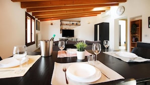 Unclassified image, 3 of 13, button - Vrbo Property (Milano)