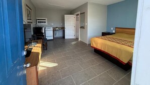 Unclassified image, 5 of 24, button - Bel-air Motel (Alice)