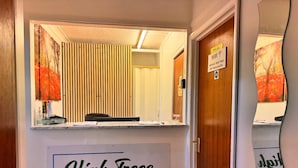 Lobby - High Trees Guest House Gatwick (Horley)