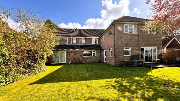 Exterior - High Trees Guest House Gatwick (Horley)