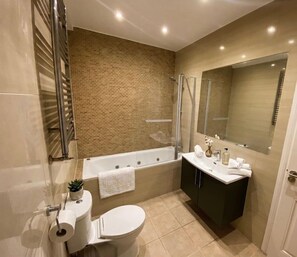 Bathroom - Boswell Elite Two Bed Apartment (Colchester)