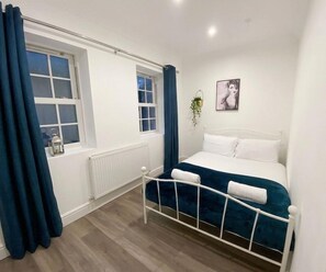 Room - Boswell Elite Two Bed Apartment (Colchester)