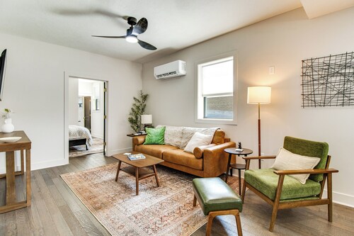 Walk to Mountain Home Square: Remodeled Apt