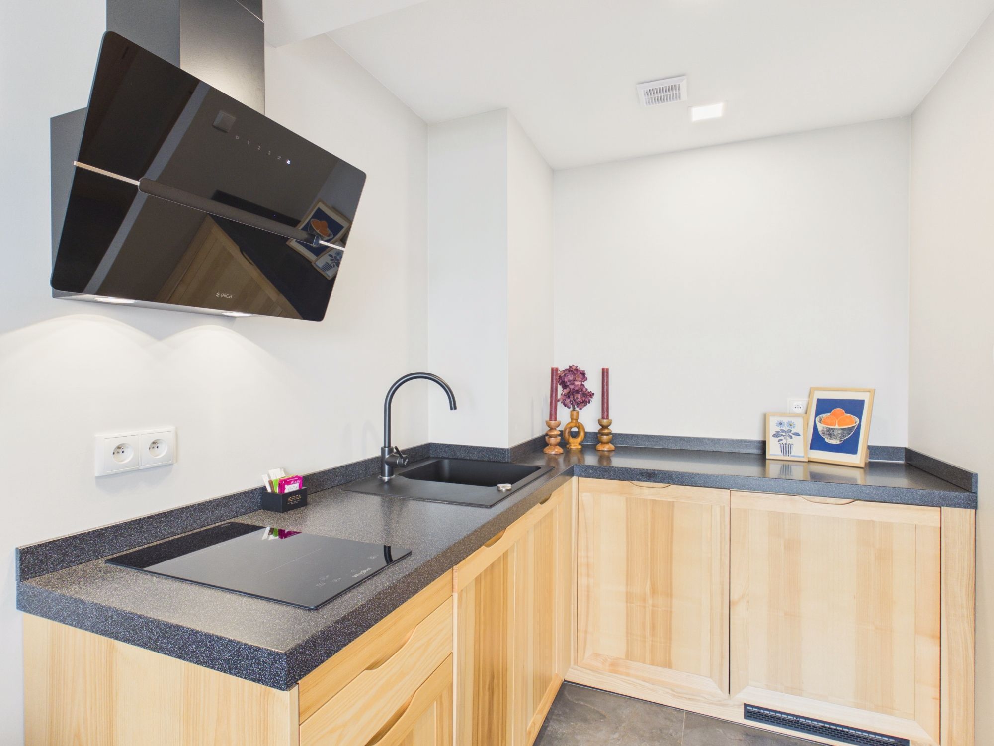 Deluxe Apartment, Balcony, Mountain View | Private kitchenette | Fridge