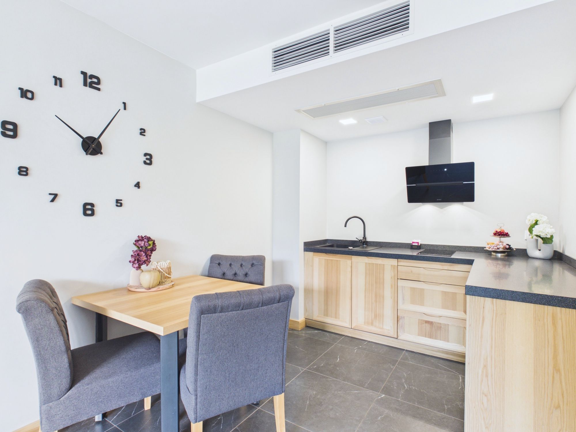 Standard Apartment, Mountain View | Iron/ironing board, WiFi (free), bed sheets