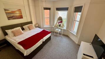 Iron/ironing board, Internet, bed sheets
