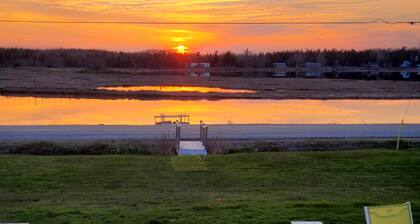 Romantic Waterfront Escape-Fireplace-Sunset Views