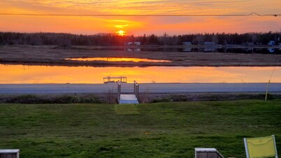 Romantic Waterfront Escape-Fireplace-Sunset Views