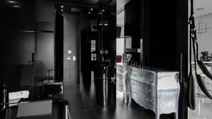 Deluxe-studiosviitti, parveke, näköala pihalle | Kylpyhuone