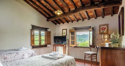 La Camelia - Stylish Tuscan Villa with Cascading Pool Near Lucca