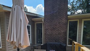 Outdoor dining - Beautiful, clean, cozy 3/2 home with pool, on the Saluda River in Greenville, SC (Greenville)