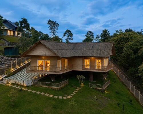 The Treetop Escape by VOYE HOMES