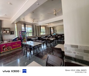 Dining - Hotel Grand Vrundavan (Akalkot)