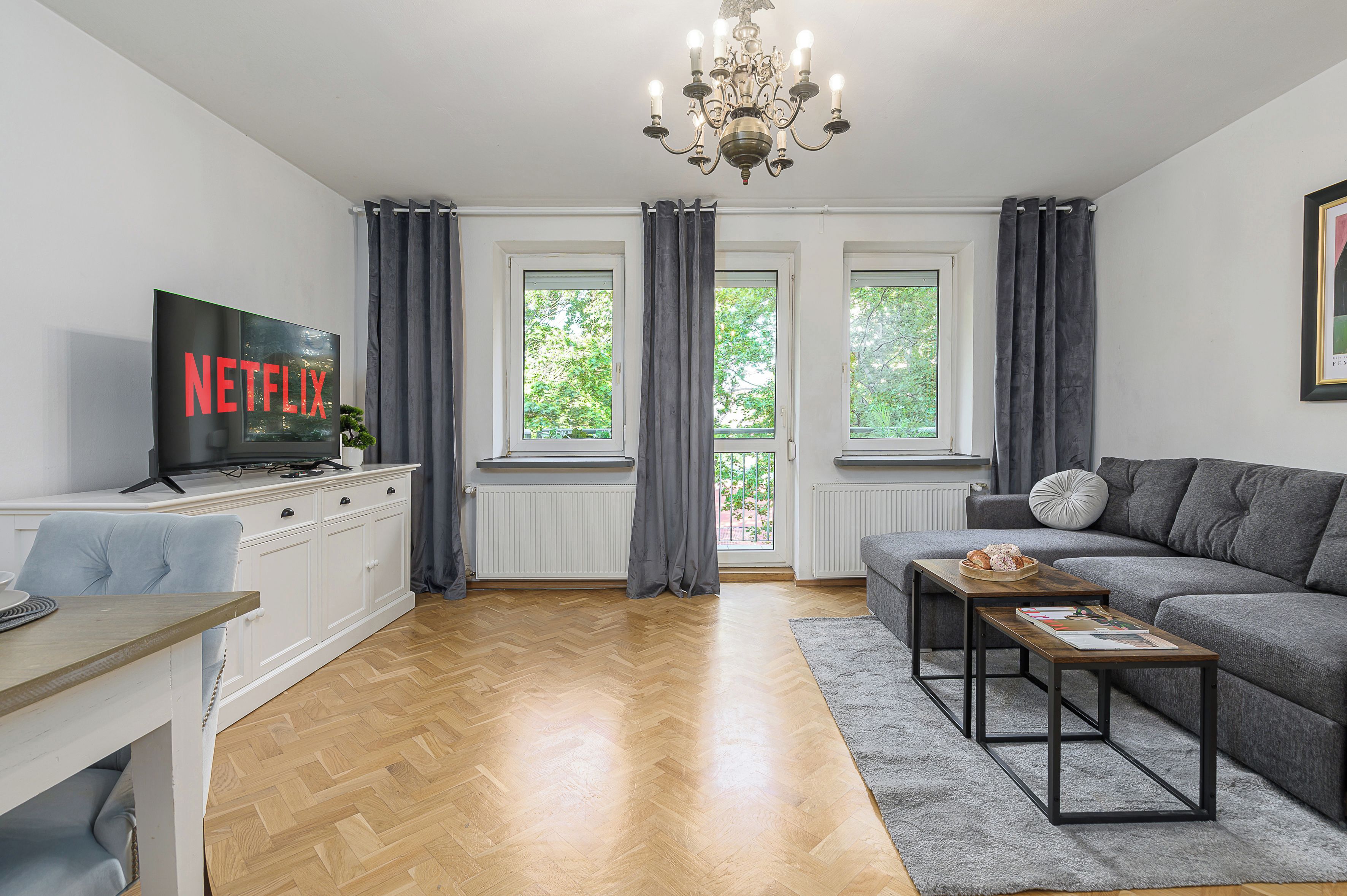 Appartement Confort, vue cour intérieure | Coin séjour
