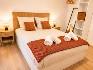 Bügeleisen/Bügelbrett, Reisekinderbett, kostenloses WLAN, Bettwäsche