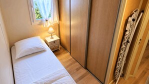 Room - Chalet tout confort au bord de l’étang – Aux portes de la Sologne (Lion-en-Sullias)