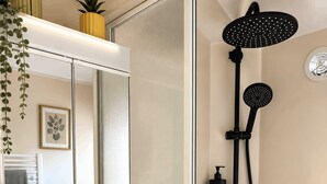 Bathroom - Chalet tout confort au bord de l’étang – Aux portes de la Sologne (Lion-en-Sullias)