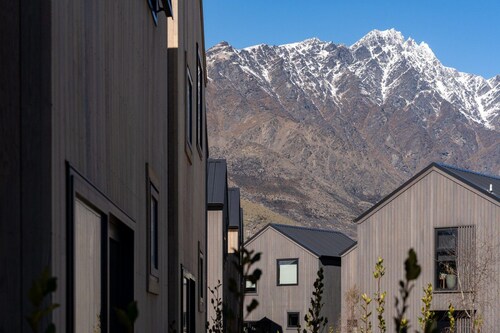 Modern Frankton Villa Your Queenstown Getaway Awaits