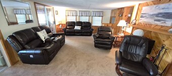 Waterfront Lakehouse - 4 Bedroom + sleeps 10 with Lakes Region sunsets!