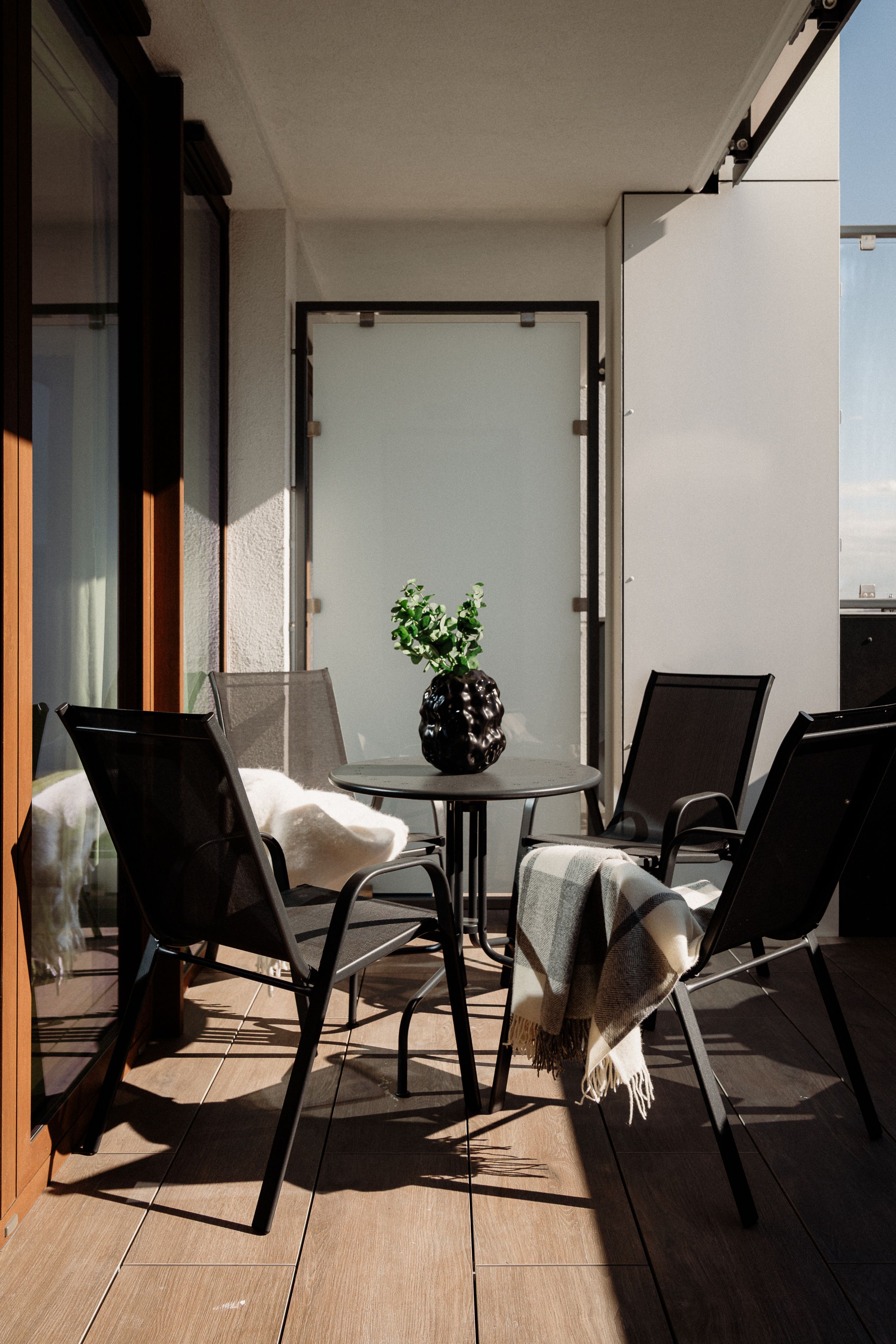 Deluxe-Apartment, 1 Schlafzimmer, Klimaanlage, Blick auf den Innenhof | Balkon