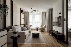 Deluxe-Studiosuite, Balkon, Stadtblick | Wohnbereich