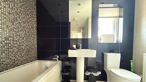 Unclassified image, 3 of 22, button - Big 4-Bedroom Home, Fully Equipped (Catcliffe)