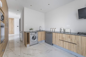 Apartment | Private kitchen - Élégant Appartement 4 pièces à Gambetta  (Oran)