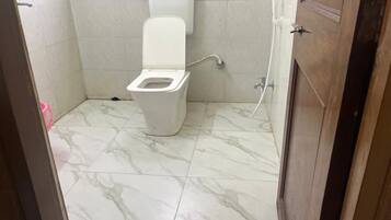 Towels, soap, shampoo, toilet paper