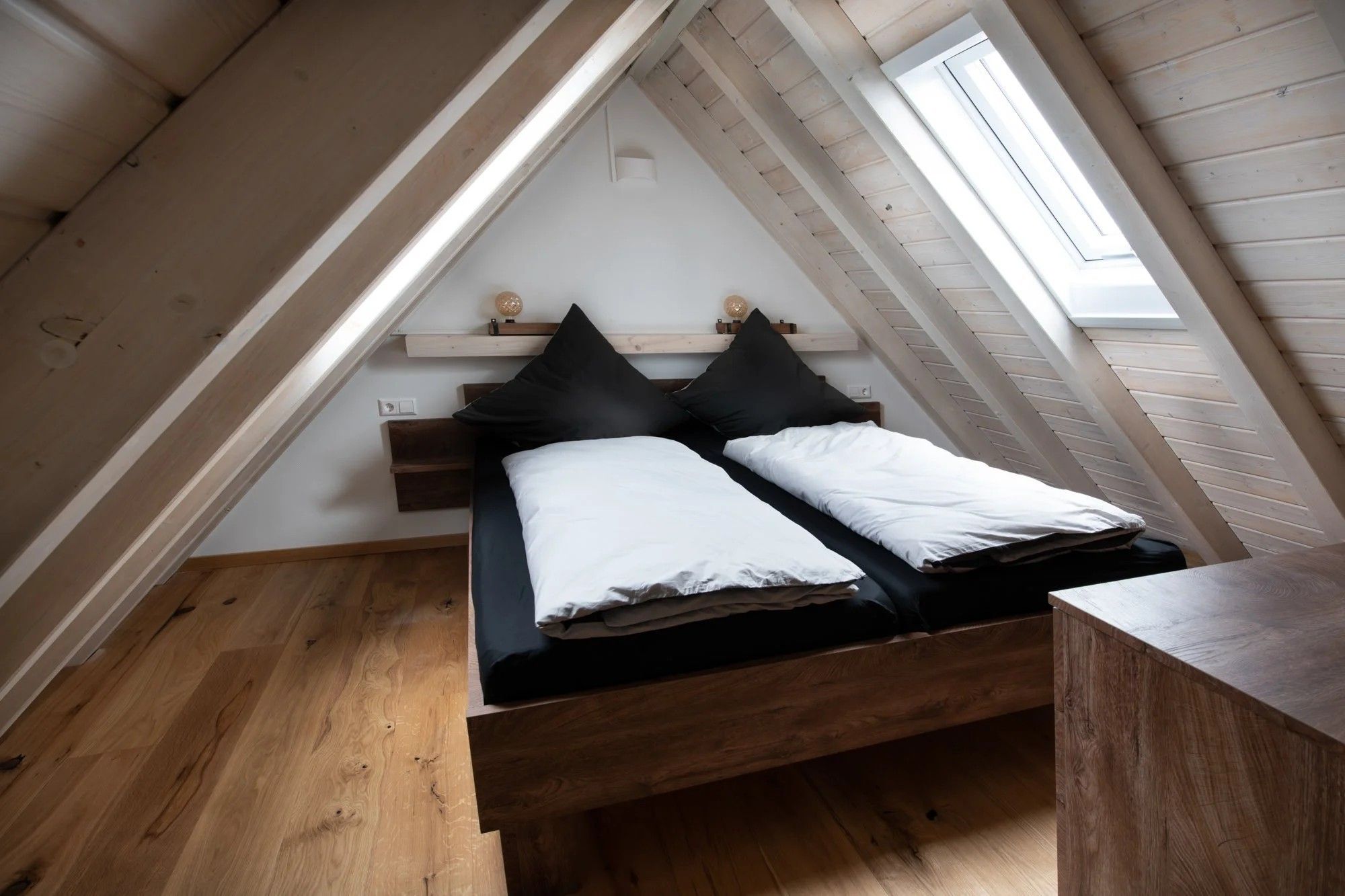 WiFi, bed sheets