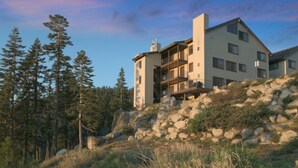 A multi-story building with a balcony, surrounded by trees and rocks. - WM BLOCK Lake Tahoe 1br - Tahoe 3 (Stateline)