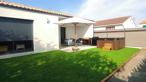 Unclassified image, 1 of 20, button - Villa 8pers, 3 chambres, Spa privatif, Climatisation, 4 Vélos, Plage & centre (Le Fenouiller)