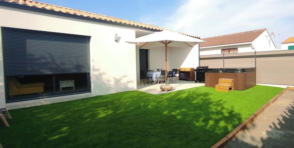 Unclassified image, 1 of 20, button - Villa 8pers, 3 chambres, Spa privatif, Climatisation, 4 Vélos, Plage & centre (Le Fenouiller)