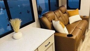 Smart TV - Memories on Wheels – Cozy Getaway in Ocala (Ocala)