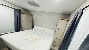 1 bedroom, desk, iron/ironing board, free WiFi - Memories on Wheels – Cozy Getaway in Ocala (Ocala)