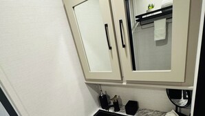 Hair dryer, towels, soap, shampoo - Memories on Wheels – Cozy Getaway in Ocala (Ocala)