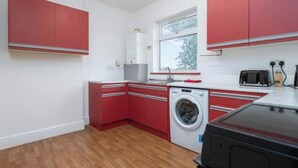 Private kitchen - Comfortable 2-Bedroom Contractor Apartment in Immingham – All Bills Included (Immingham)