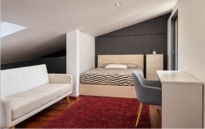 Room - House with a Pool and Garden Near the Beach (Fão)