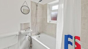 Bathroom - Kensington Contractors Den (Liverpool)