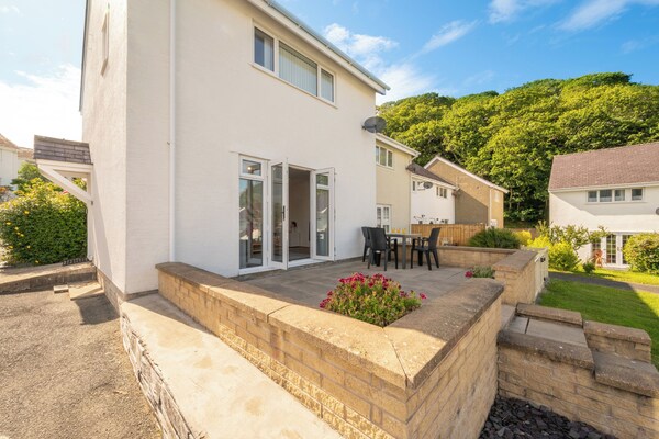 Ty Gwyn, Borth-y-gest. House Sleeps 5 With Garden And Parking - Porthmadog