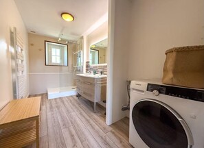 Unclassified image, 4 of 10, button - Vrbo Property (Ollé)