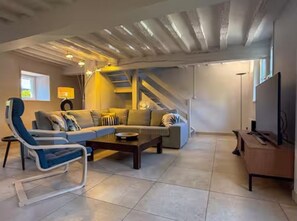 Unclassified image, 5 of 10, button - Vrbo Property (Ollé)