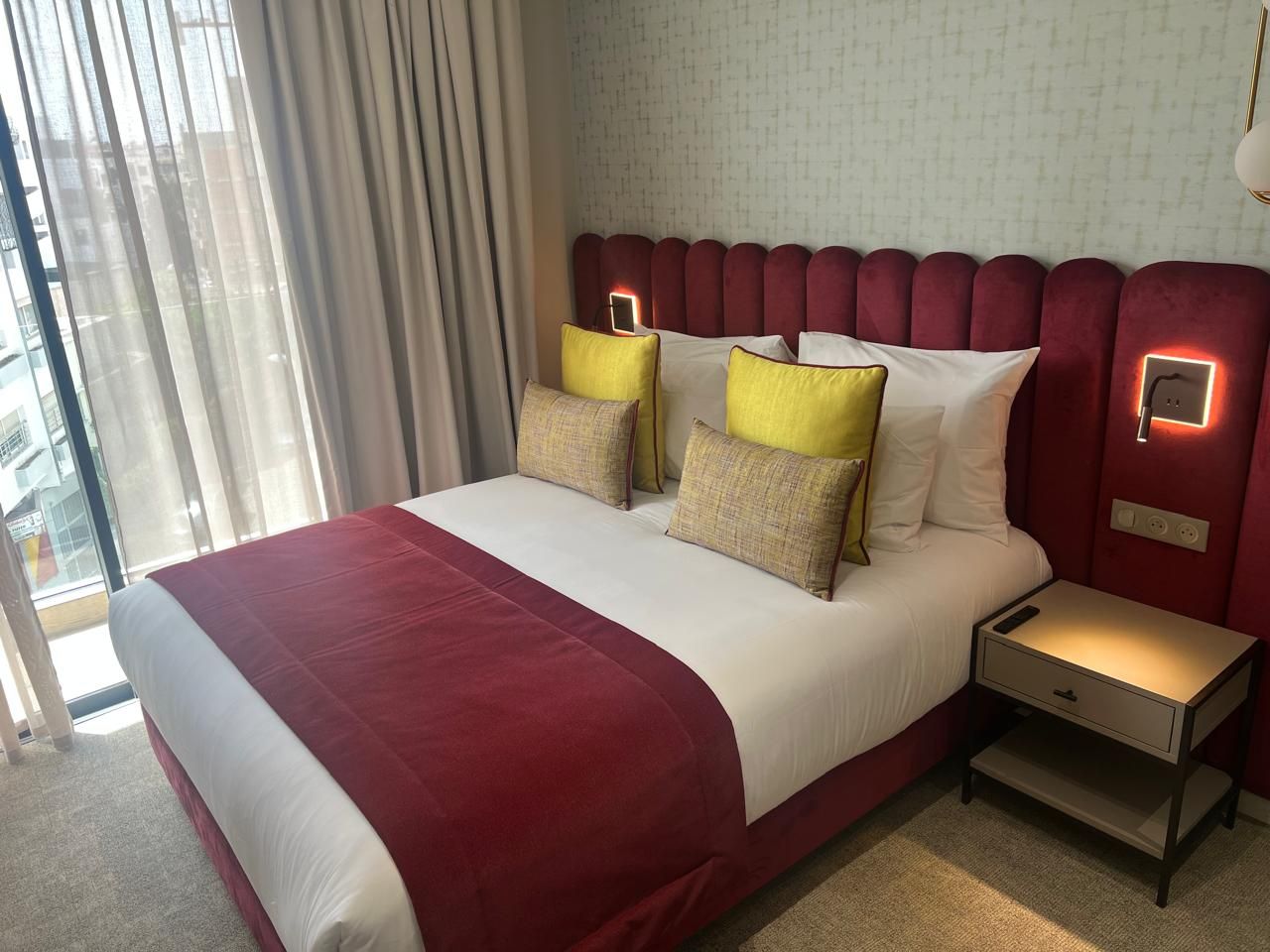 Single Room | In-room safe, desk, laptop workspace, blackout drapes
