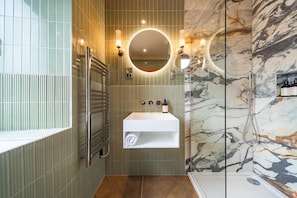 Bathroom - The Mill House Hotel (Stewarton)