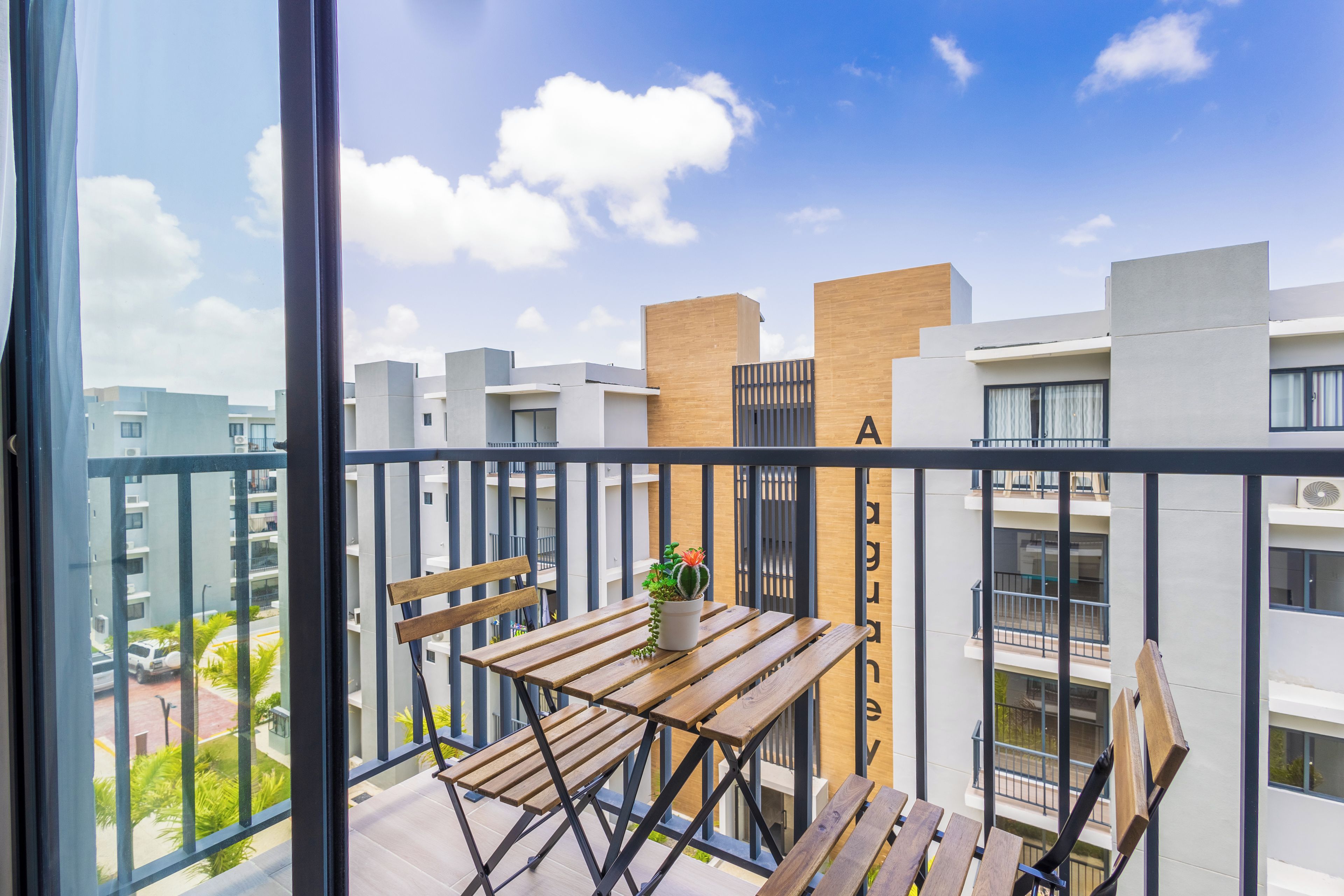 Apartemen Comfort | Tempat makan outdoor