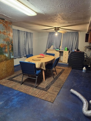 A room with a dining table, chairs, a ceiling fan, and a rug. - Private, peaceful home near VT, AT, fishing, rafting and spectacular waterfalls (Narrows)