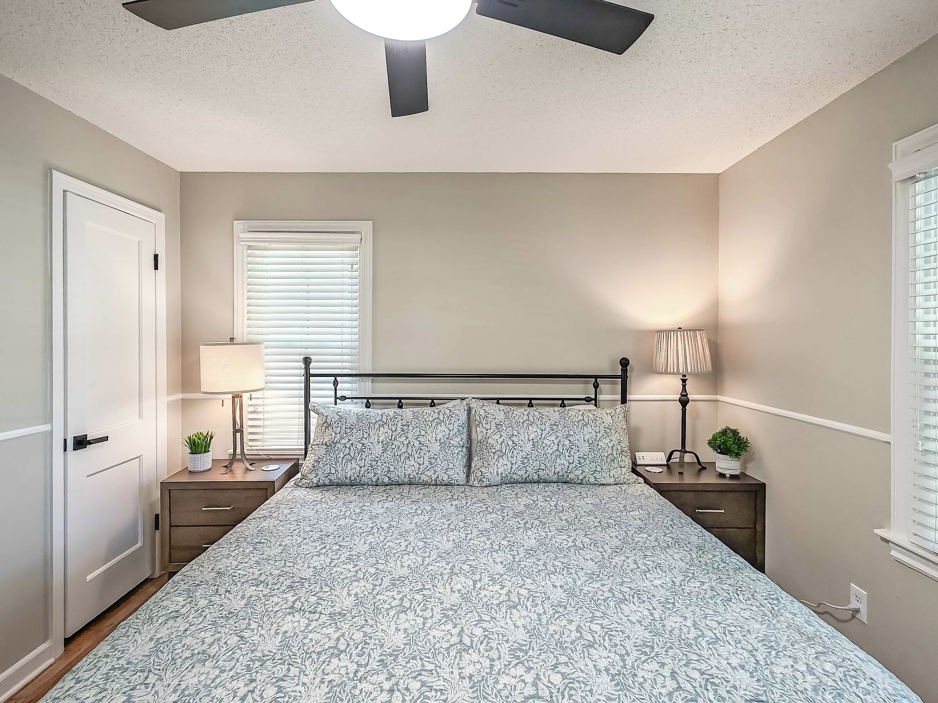 Iron/ironing board, travel crib, WiFi, bed sheets