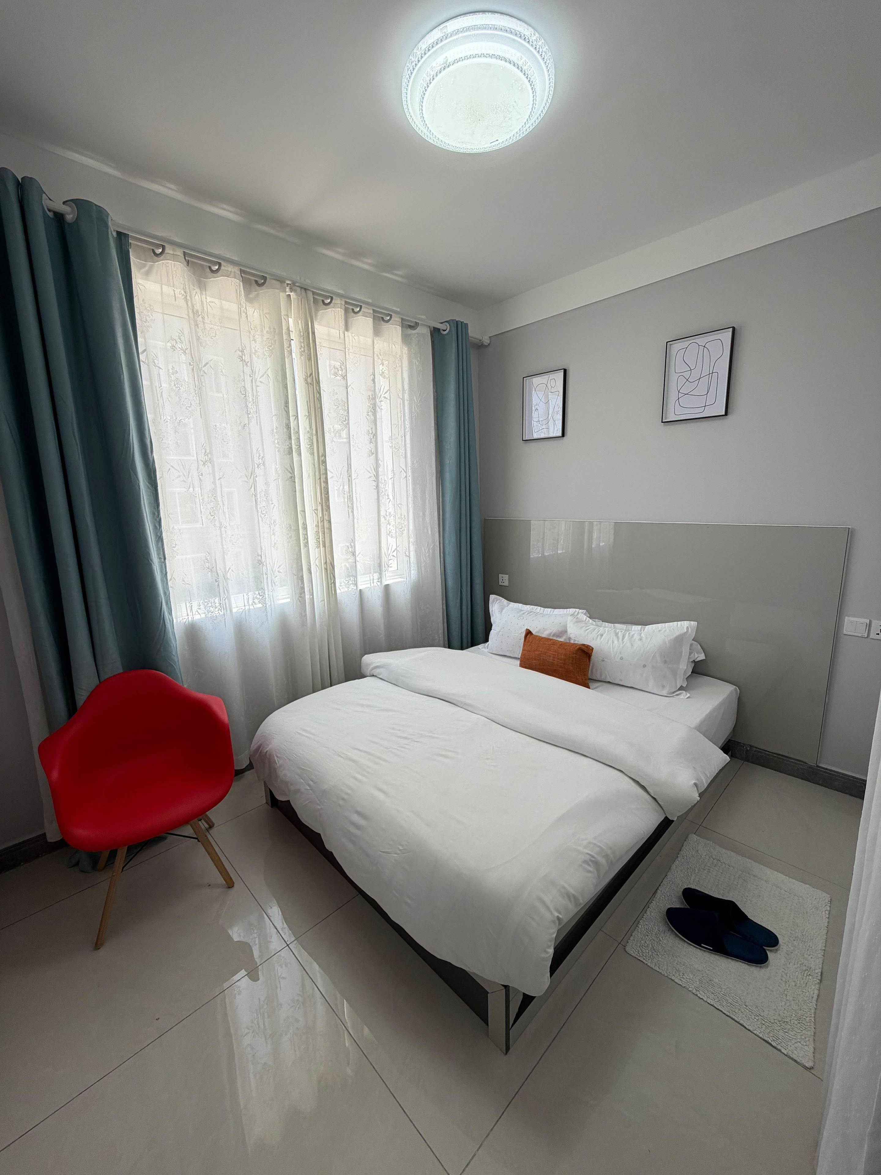 Iron/ironing board, WiFi, bed sheets