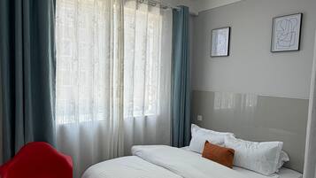 Iron/ironing board, WiFi, bed sheets