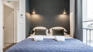 Unclassified image, 4 of 22, button - Prestige Paris Residence - Refined 4-Bedroom Apartment with City Views (Paris)
