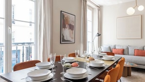 Unclassified image, 5 of 22, button - Prestige Paris Residence - Refined 4-Bedroom Apartment with City Views (Paris)